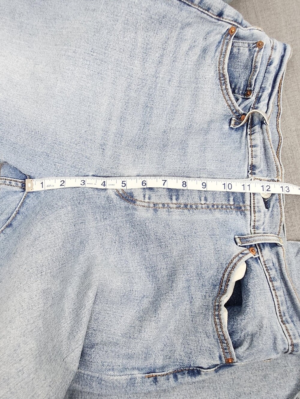 Levis Wedgie Strap Light Wash Distressed Style Denim Jeans. 32 × 28 - Picture 12 of 12
